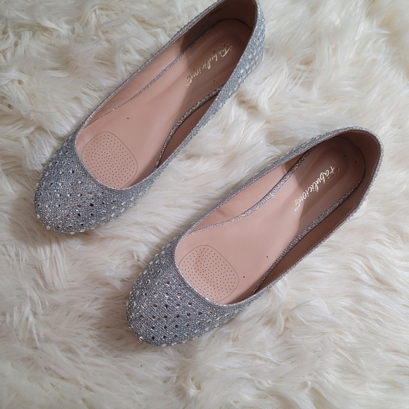 Shoes - Picture 2 of 6